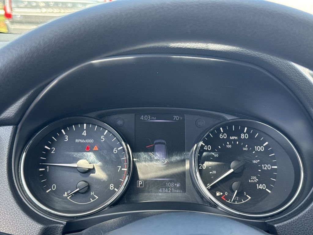 Used 2018 White Nissan S image 15