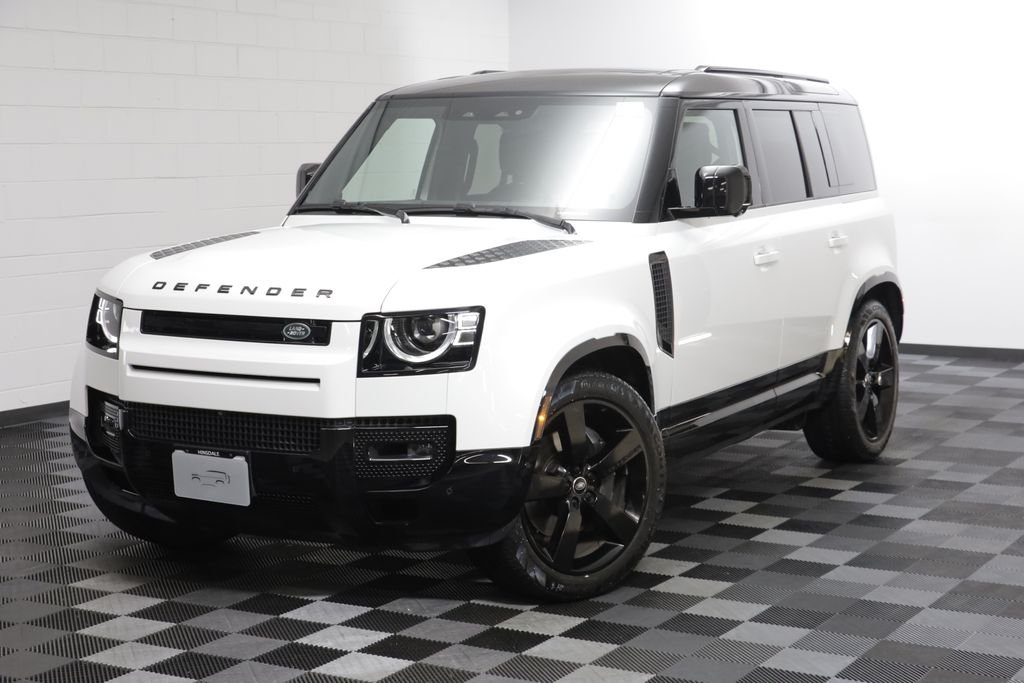 Used 2025 White Land Rover X-Dynamic SE image 1