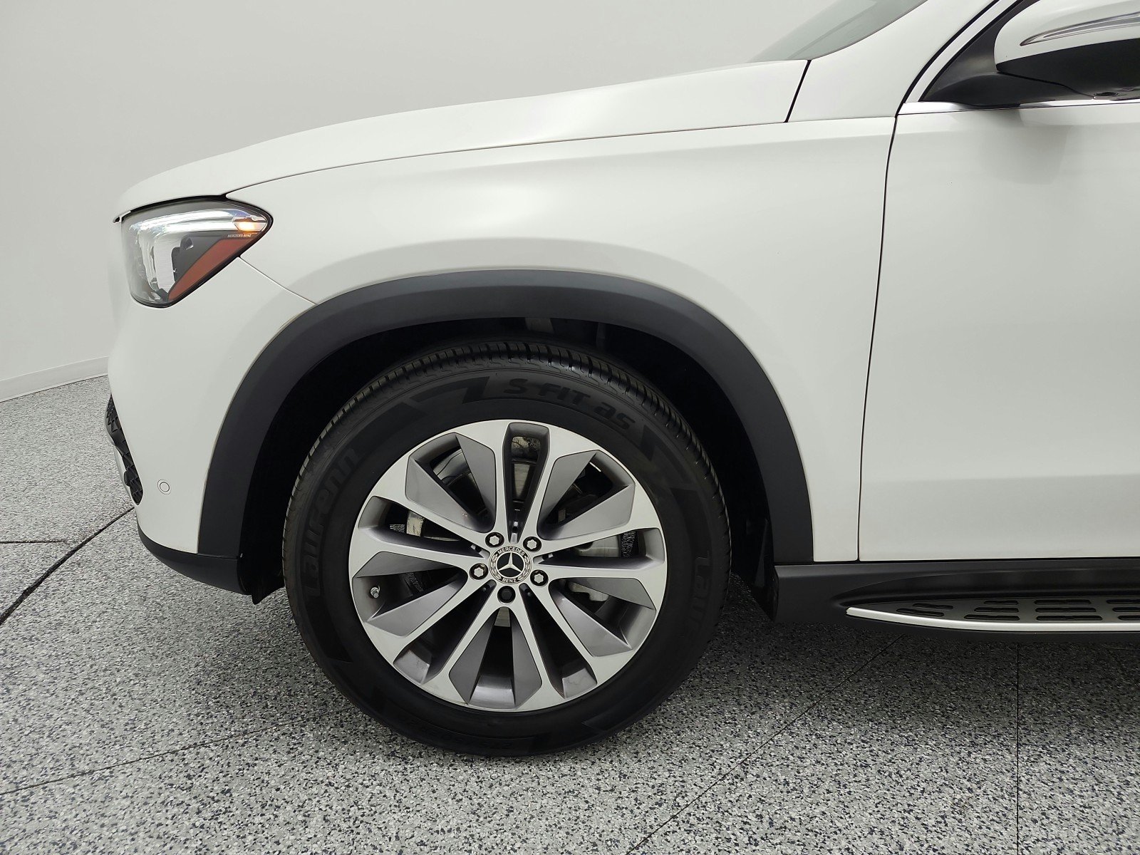 Used 2022 Polar White Mercedes-Benz GLE 350 4MATIC® SUV image 18