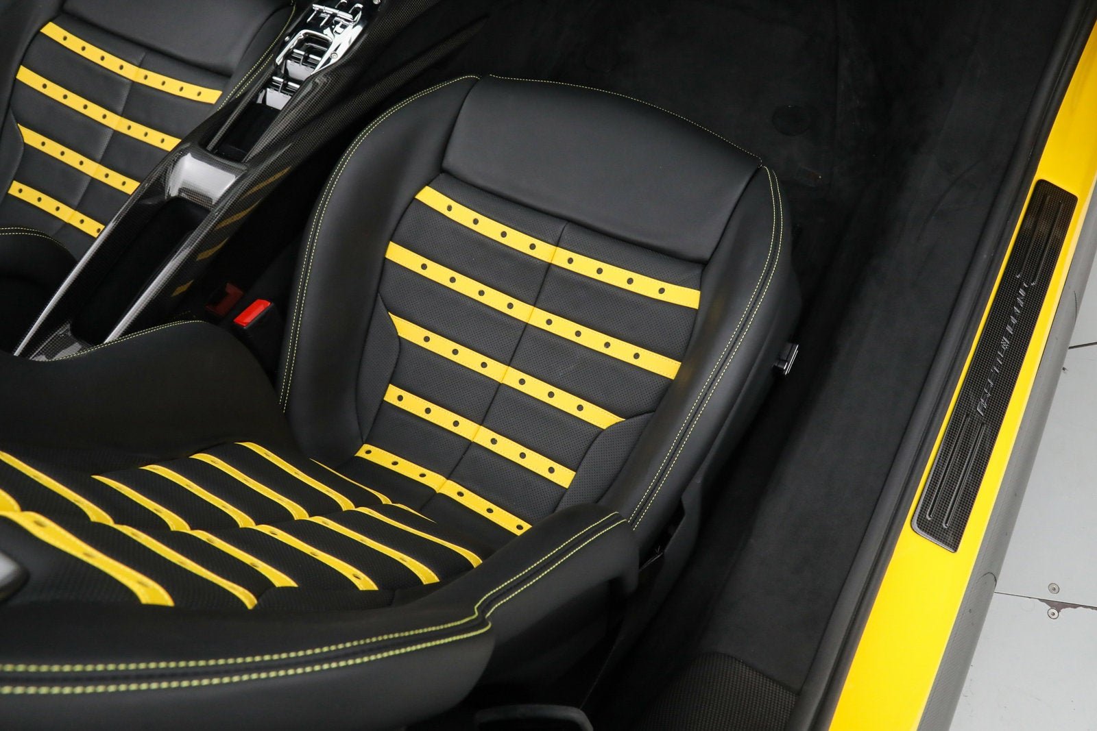 Used 2024 Giallo Modena Ferrari  image 25