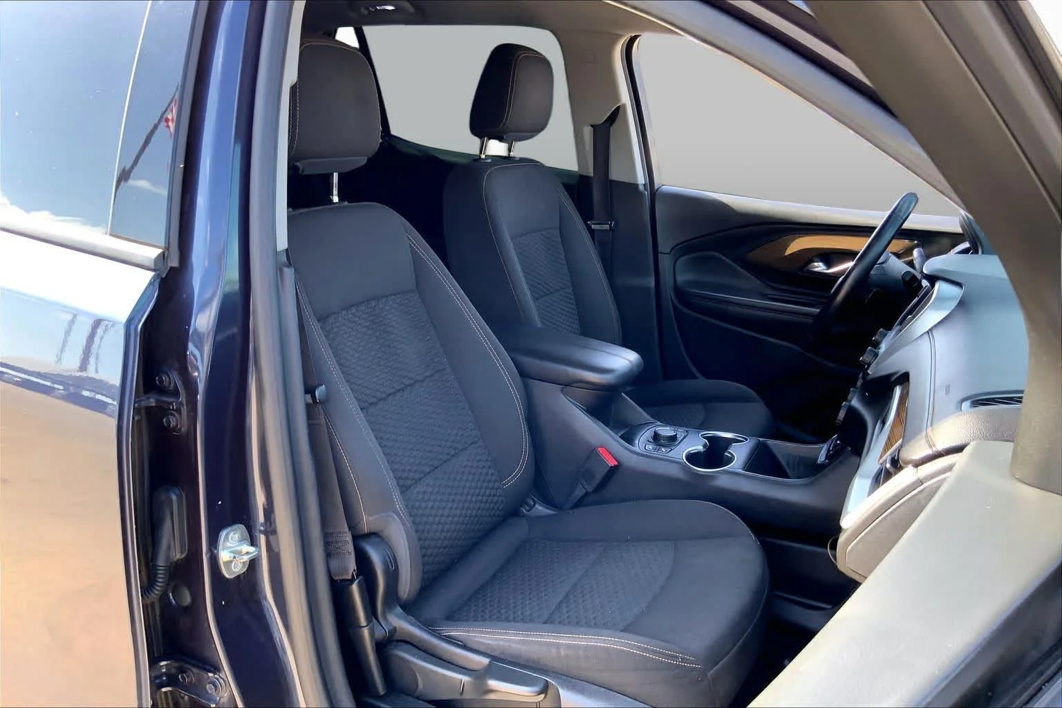 Used 2019 BLUE STEEL METALLIC GMC SLE image 9