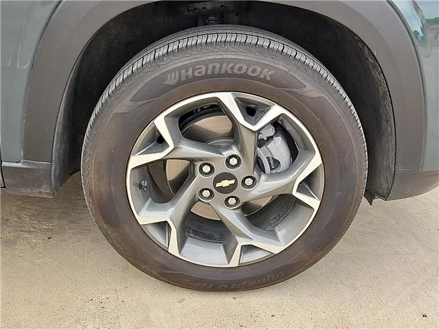 Used 2025 Gray Chevrolet LT Front-Wheel Drive image 5
