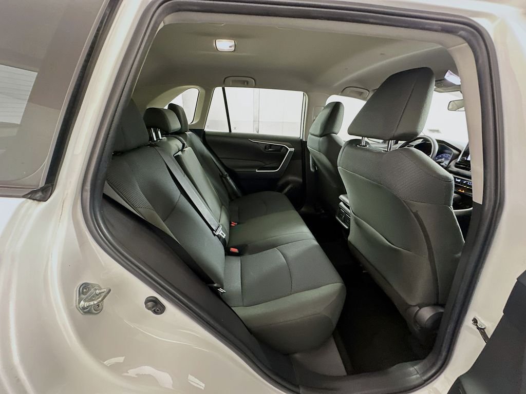 Used 2023 Ice Toyota LE image 27