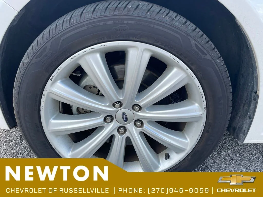 Used 2018 White Platinum Clearcoat Metallic Ford SEL image 21