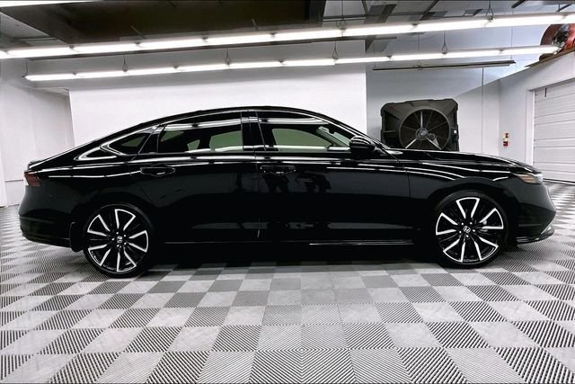 Used 2025 Crystal Black Pearl Honda Touring image 15