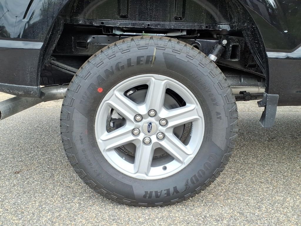 New 2026 Agate Black Metallic Ford XLT image 9