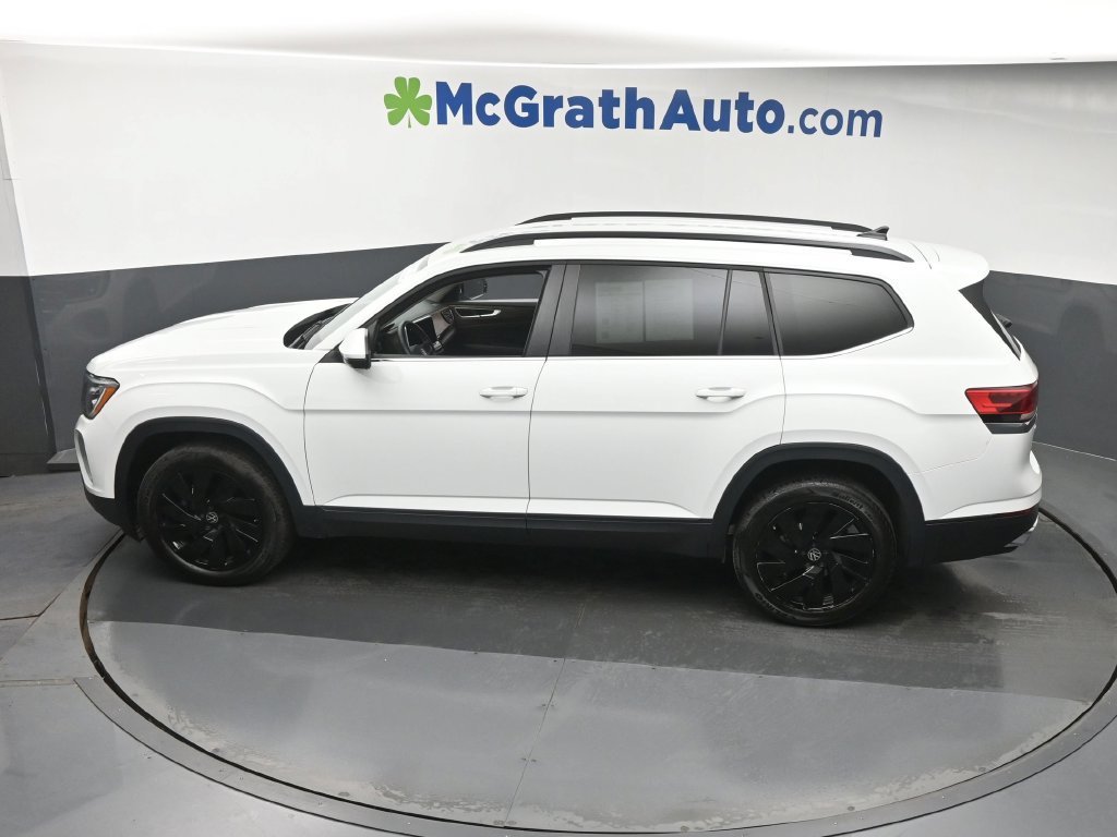 Used 2025 White Volkswagen 2.0T SE w/Technology image 24
