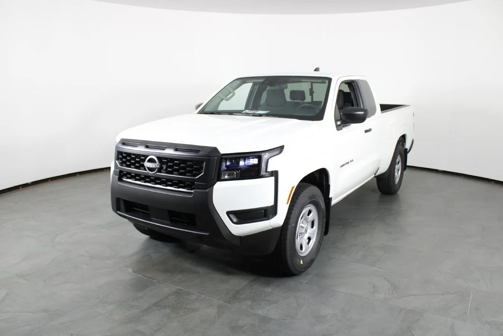 New 2027 Glacier White Nissan King Cab® S image 2