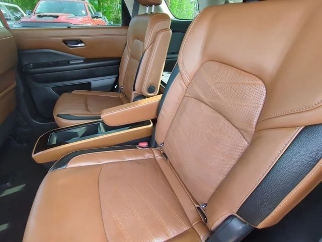 Used 2023 Red Nissan Platinum image 28