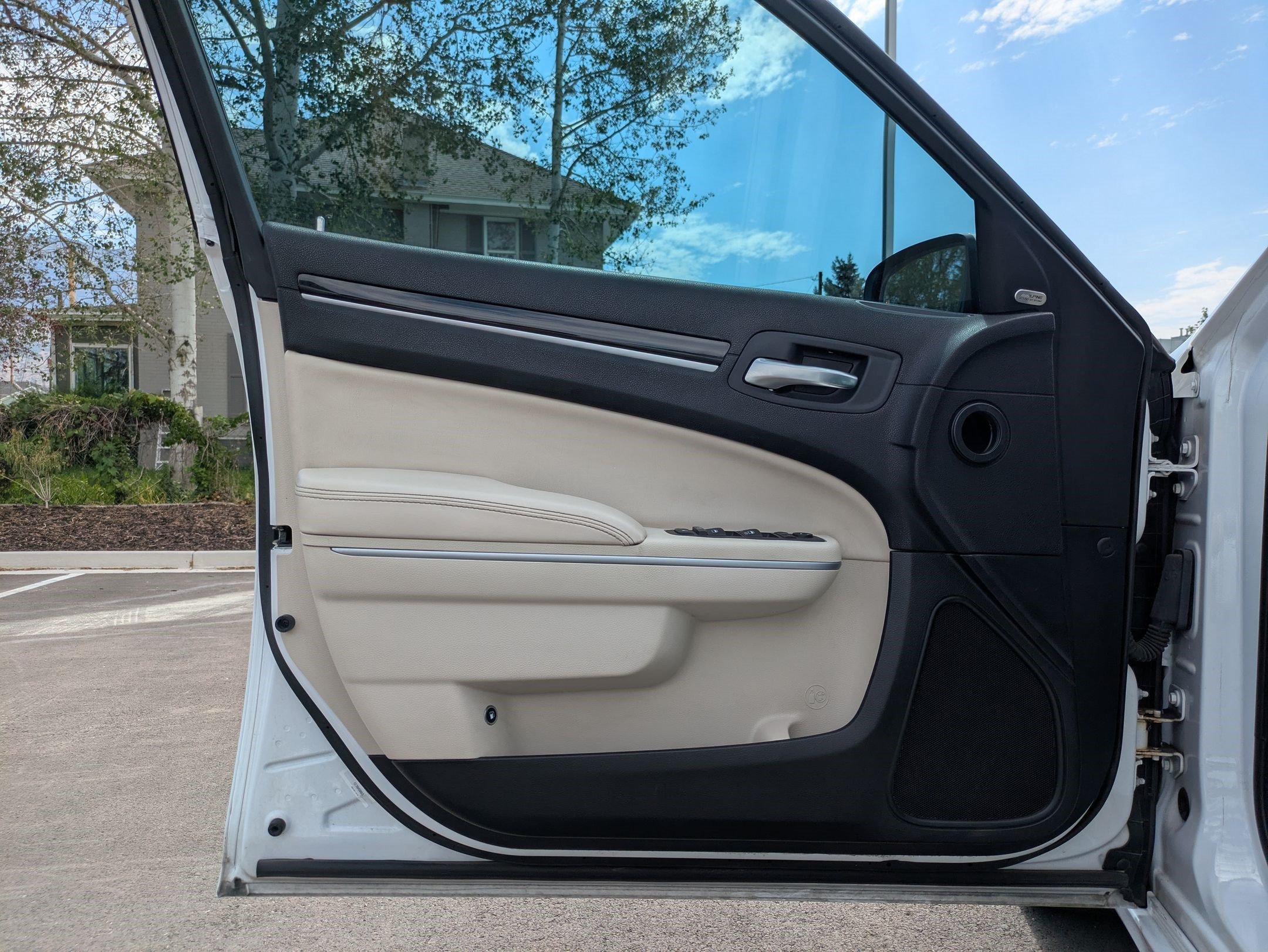 Used 2023 Bright White Clearcoat Chrysler Touring L image 13