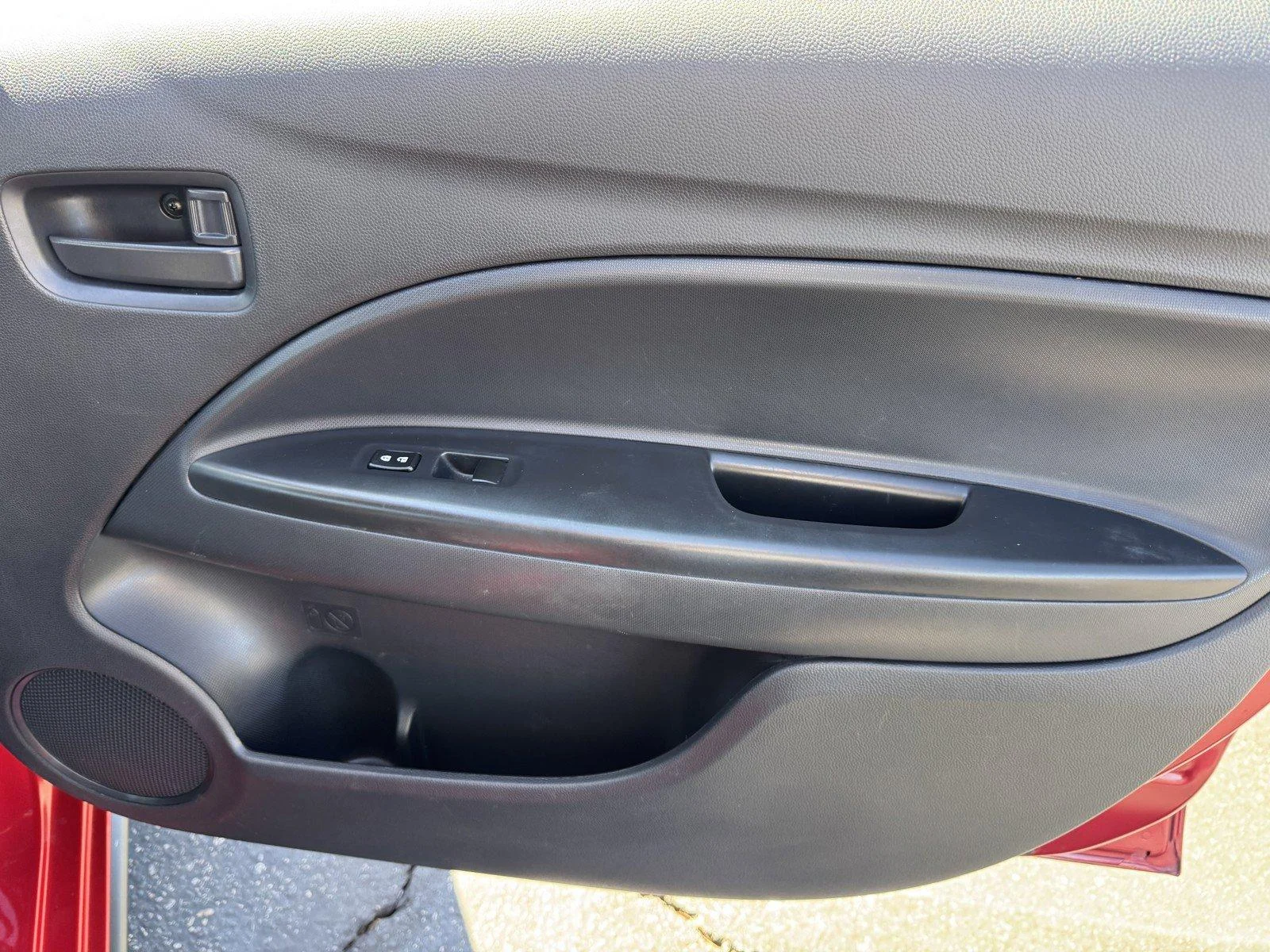 Used 2024  Mitsubishi ES image 9