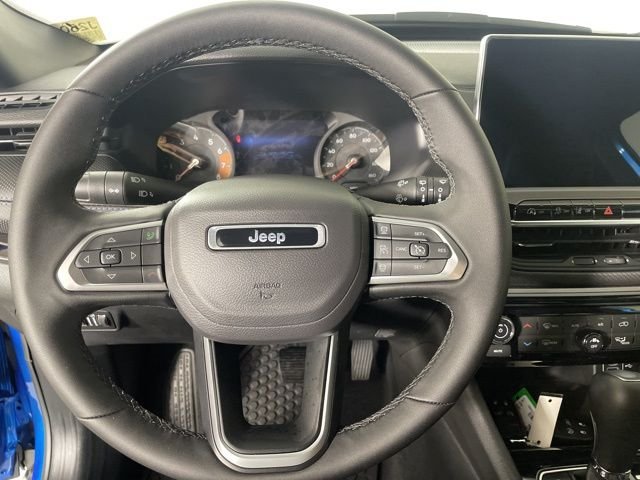 New 2026 Hydro Blue Pearlcoat Jeep Latitude image 25