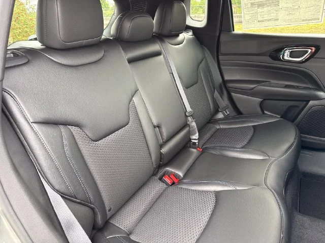 New 2026 Sting-Gray Clearcoat Jeep Latitude image 22