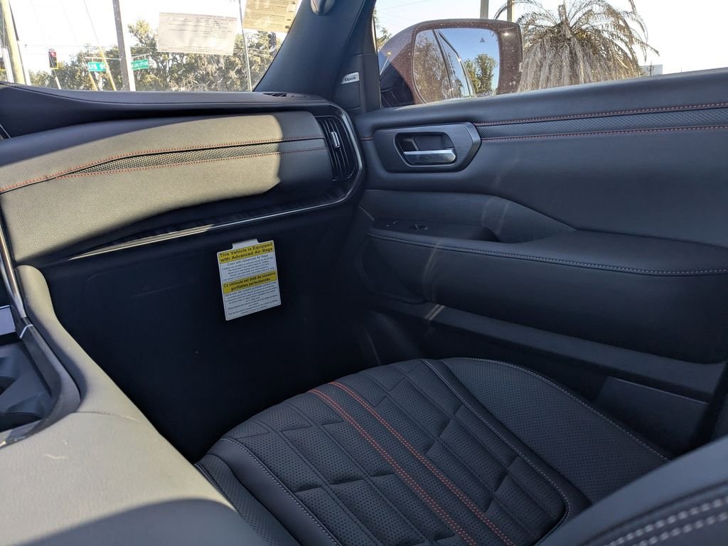 2025 Nissan Armada PRO-4X - Photo 17