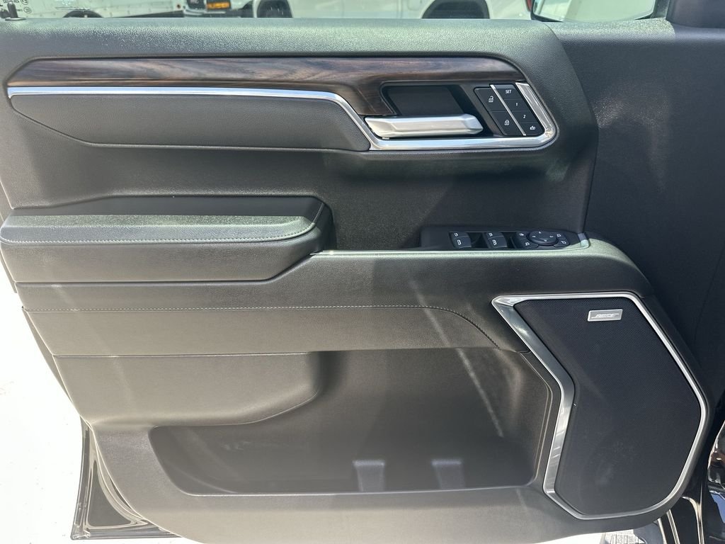 2025 GMC Sierra 1500 SLT - Photo 23