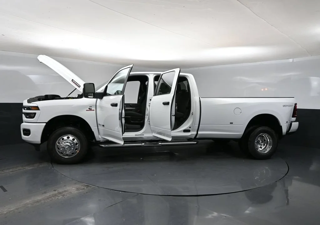 New 2026 Bright White Clear-Coat Exterior Paint RAM Big Horn image 57