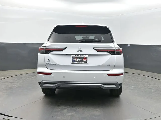 New 2026 White Mitsubishi SE image 31