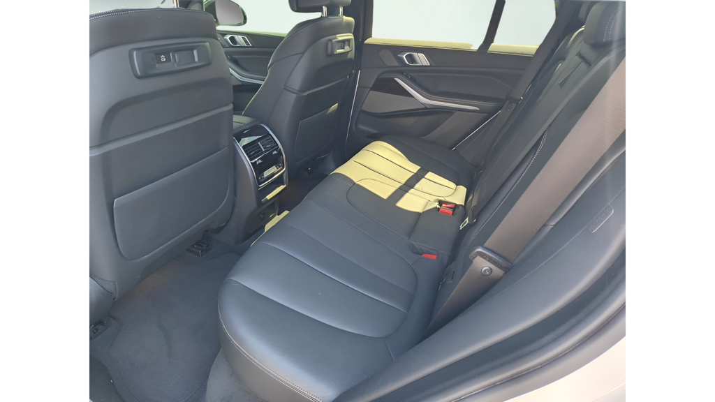 Used 2021 Mineral White Metallic BMW xDrive40i image 15