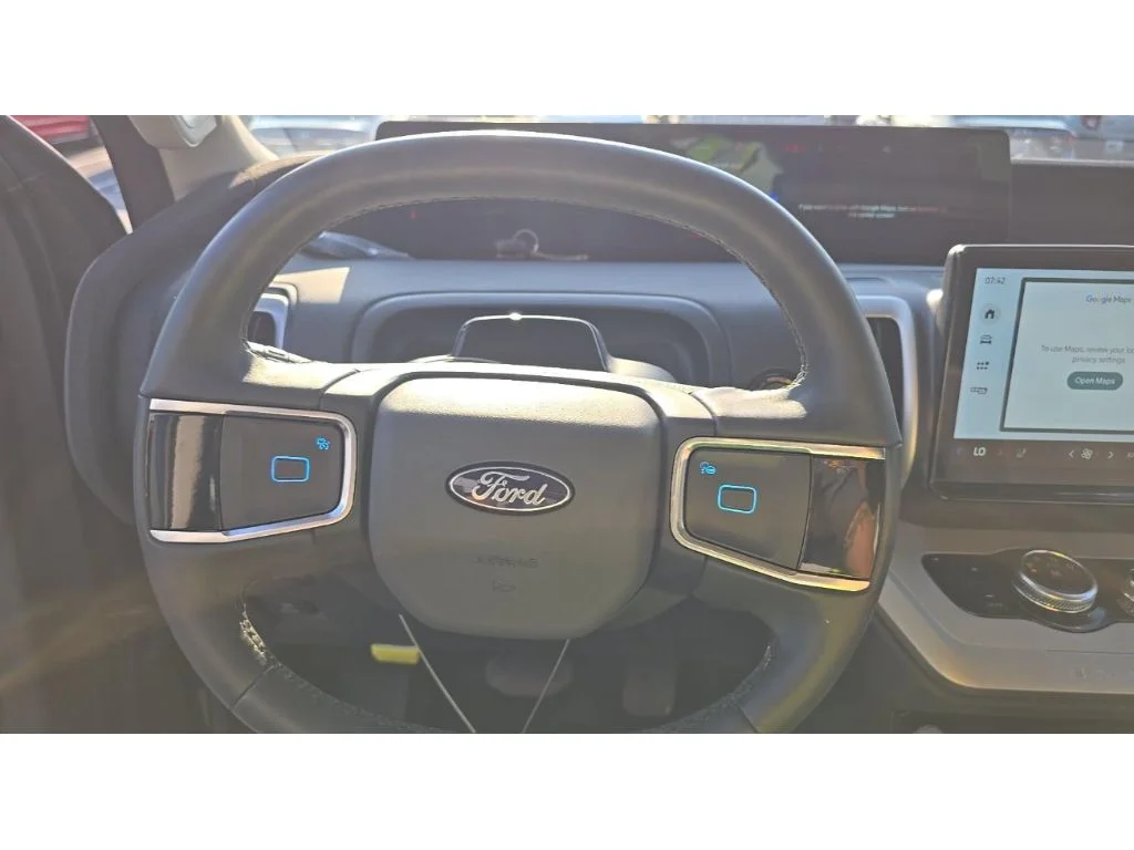 Used 2025 Dark Matter Gray Metallic Ford Active image 9