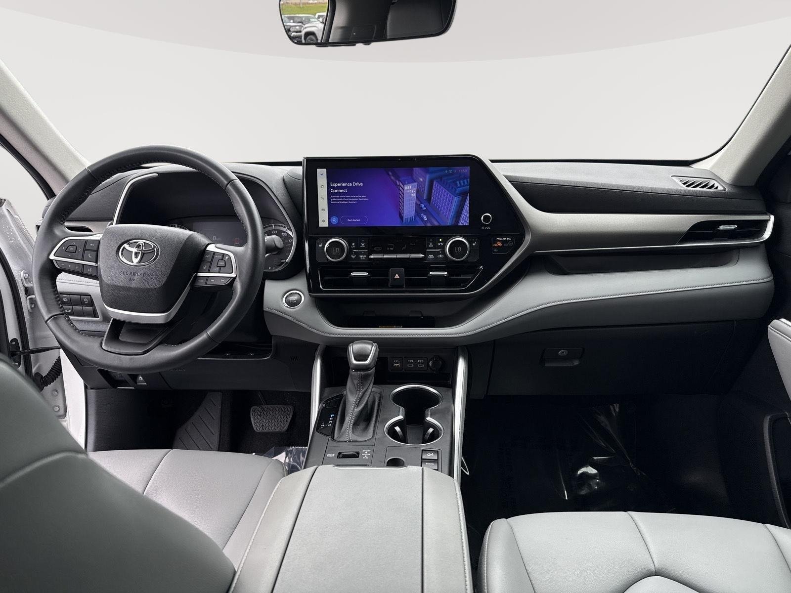 Used 2023 Wind Chill Pearl Toyota XLE image 26
