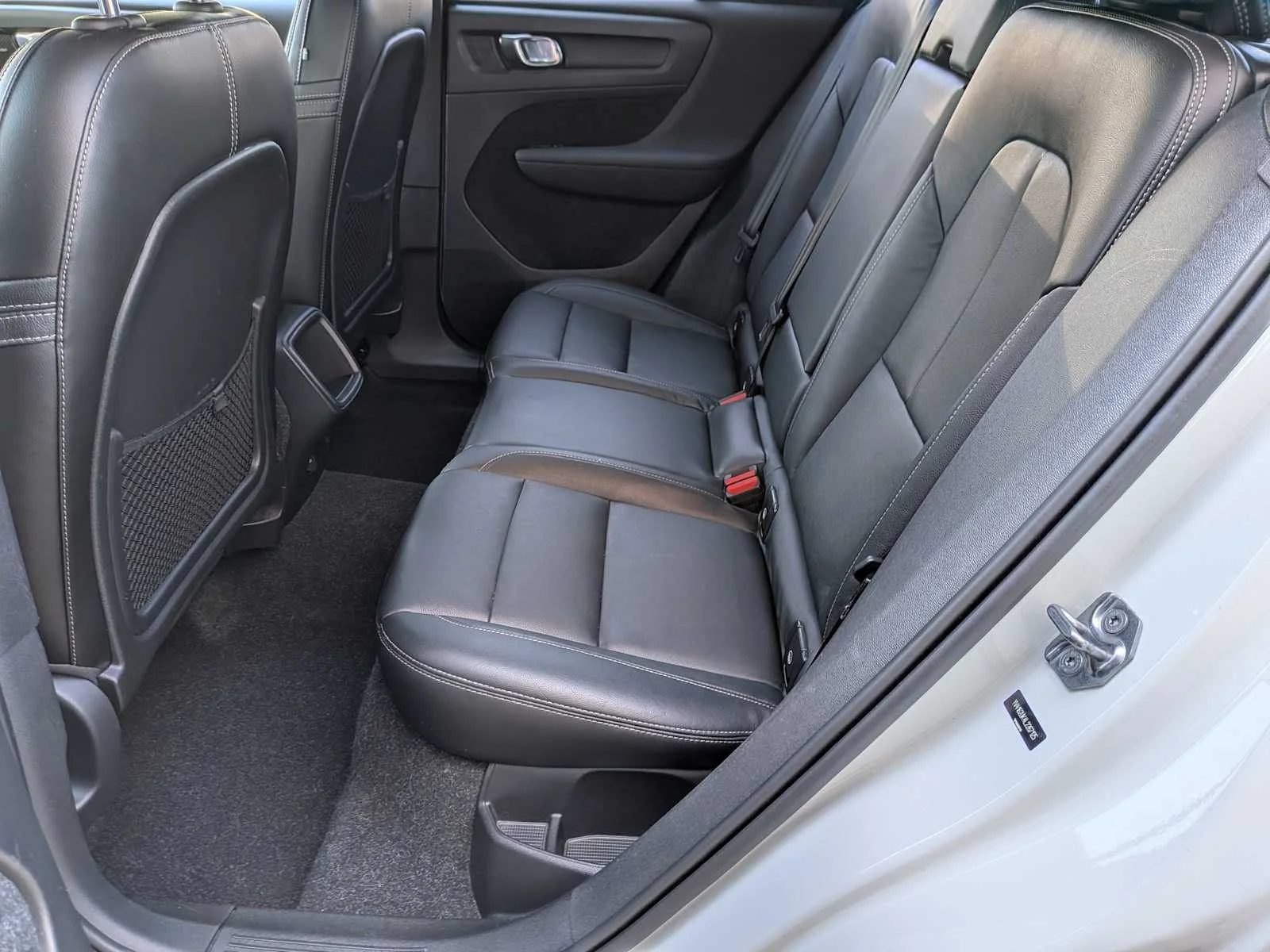 Used 2020 White Volvo Momentum image 25