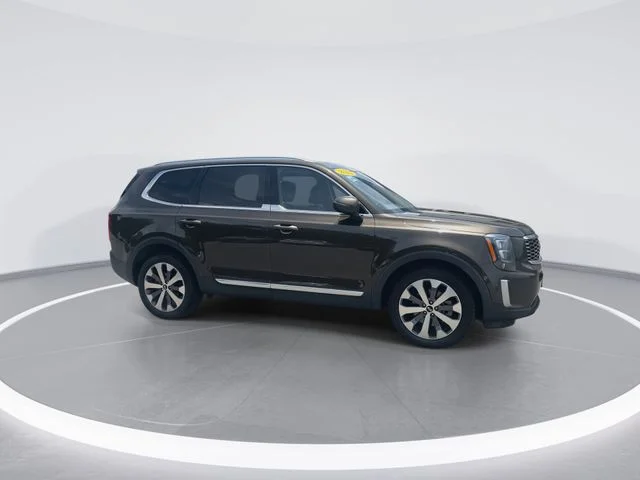 Used 2021 Green Kia EX image 9