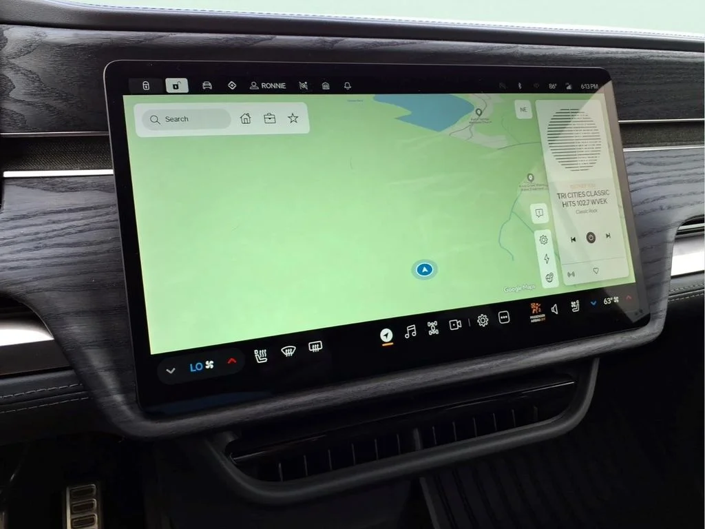 Used 2022 White Rivian Adventure image 23