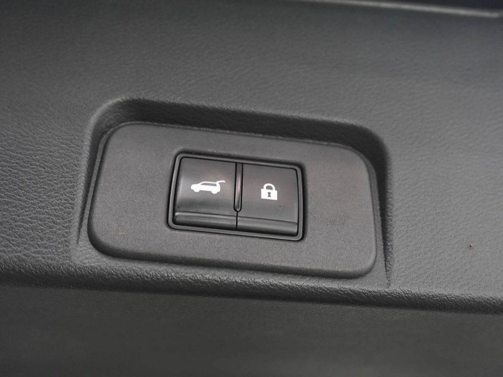 Used 2023 Pearl White Tricoat Nissan SV image 12