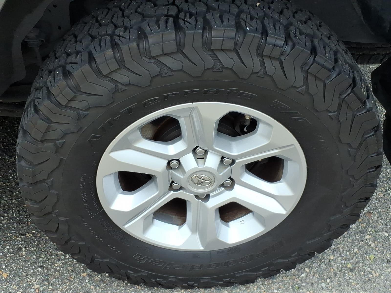 Used 2021 Magnetic Gray Metallic Toyota SR5 Premium image 5