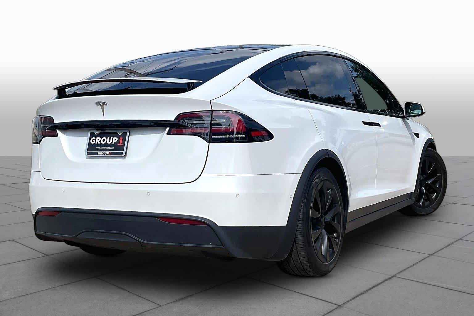 Used 2022 Pearl White Multi-Coat Tesla  image 12