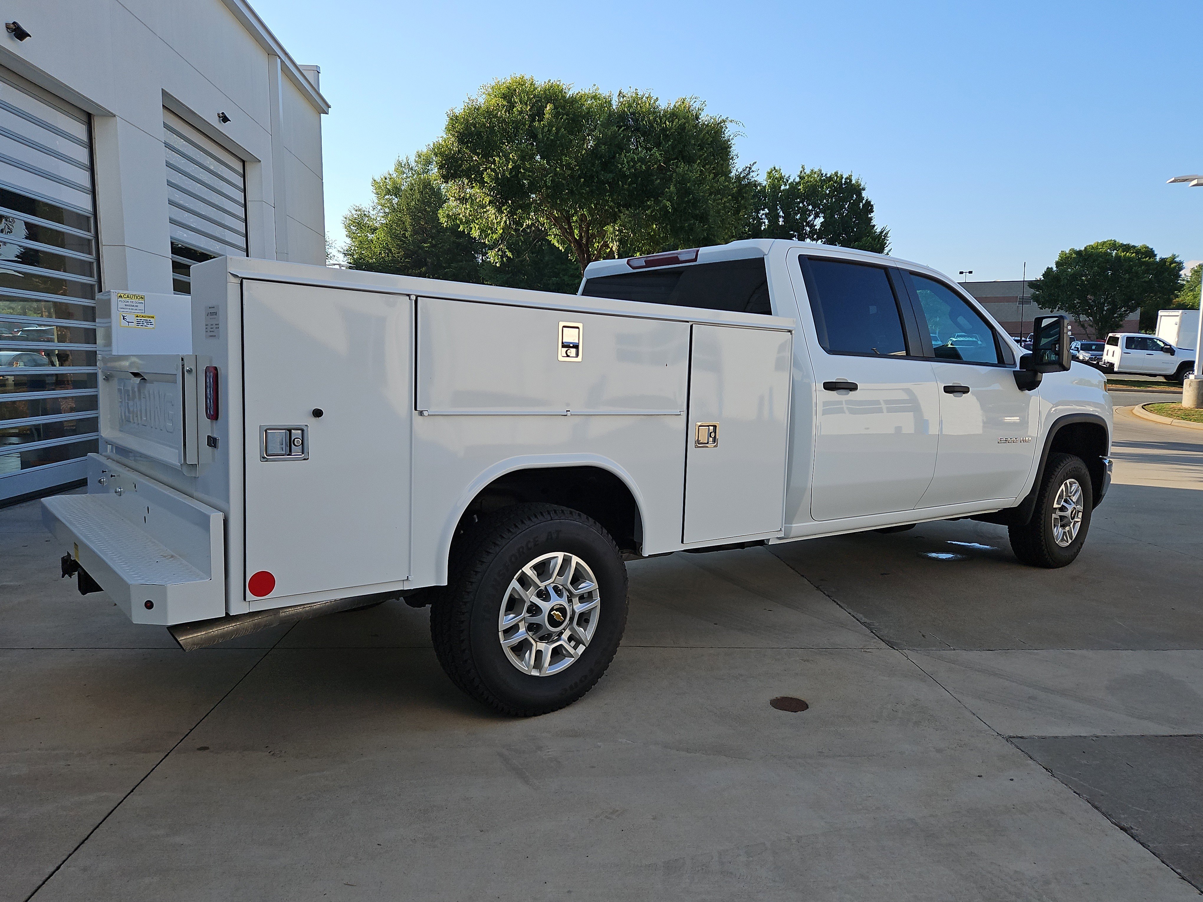 New 2026 Summit White Chevrolet WT image 5