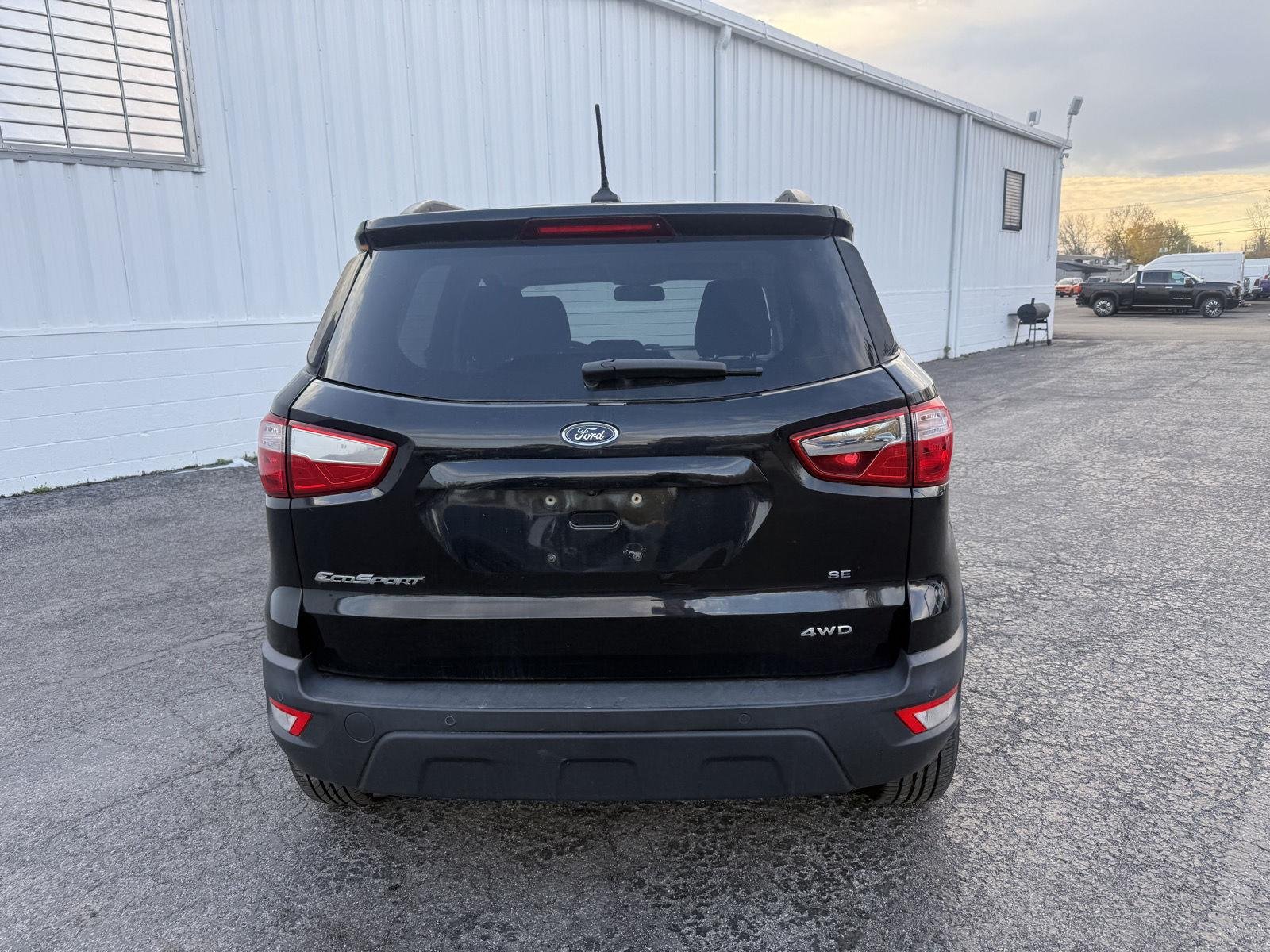 Used 2018 Shadow Black Ford SE image 12