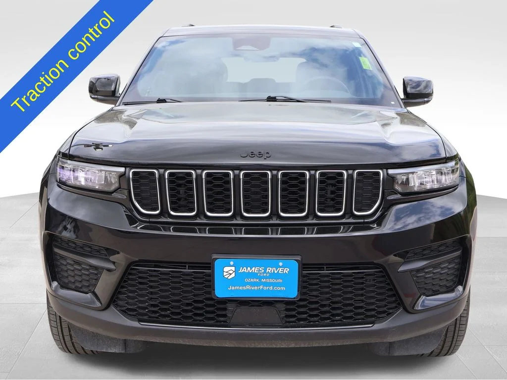 Used 2025 Black Jeep Altitude image 7
