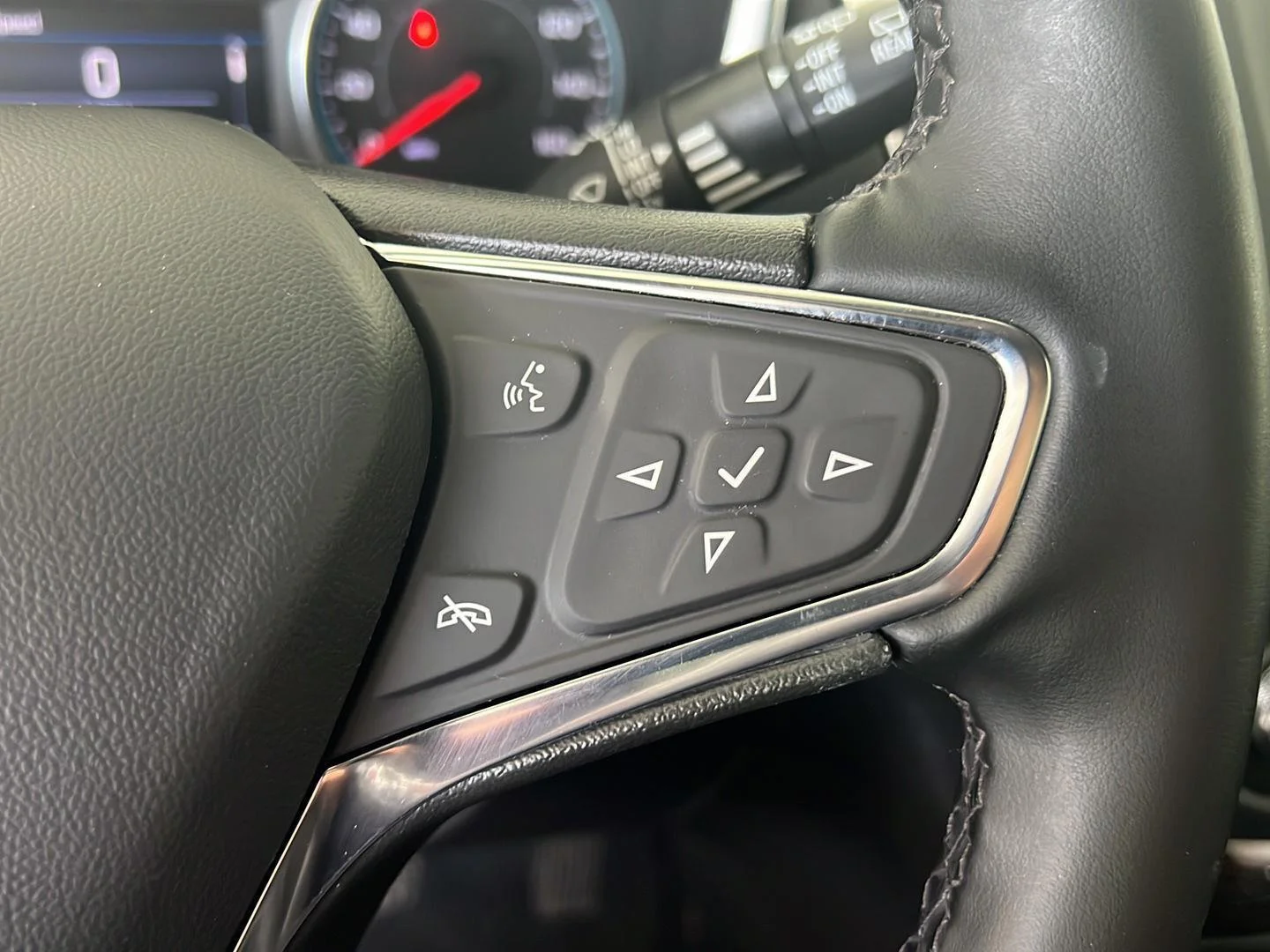Used 2024 Sterling Gray Metallic Chevrolet LT image 28