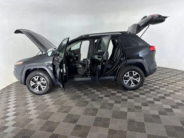Used 2017 Black Jeep Trailhawk image 11