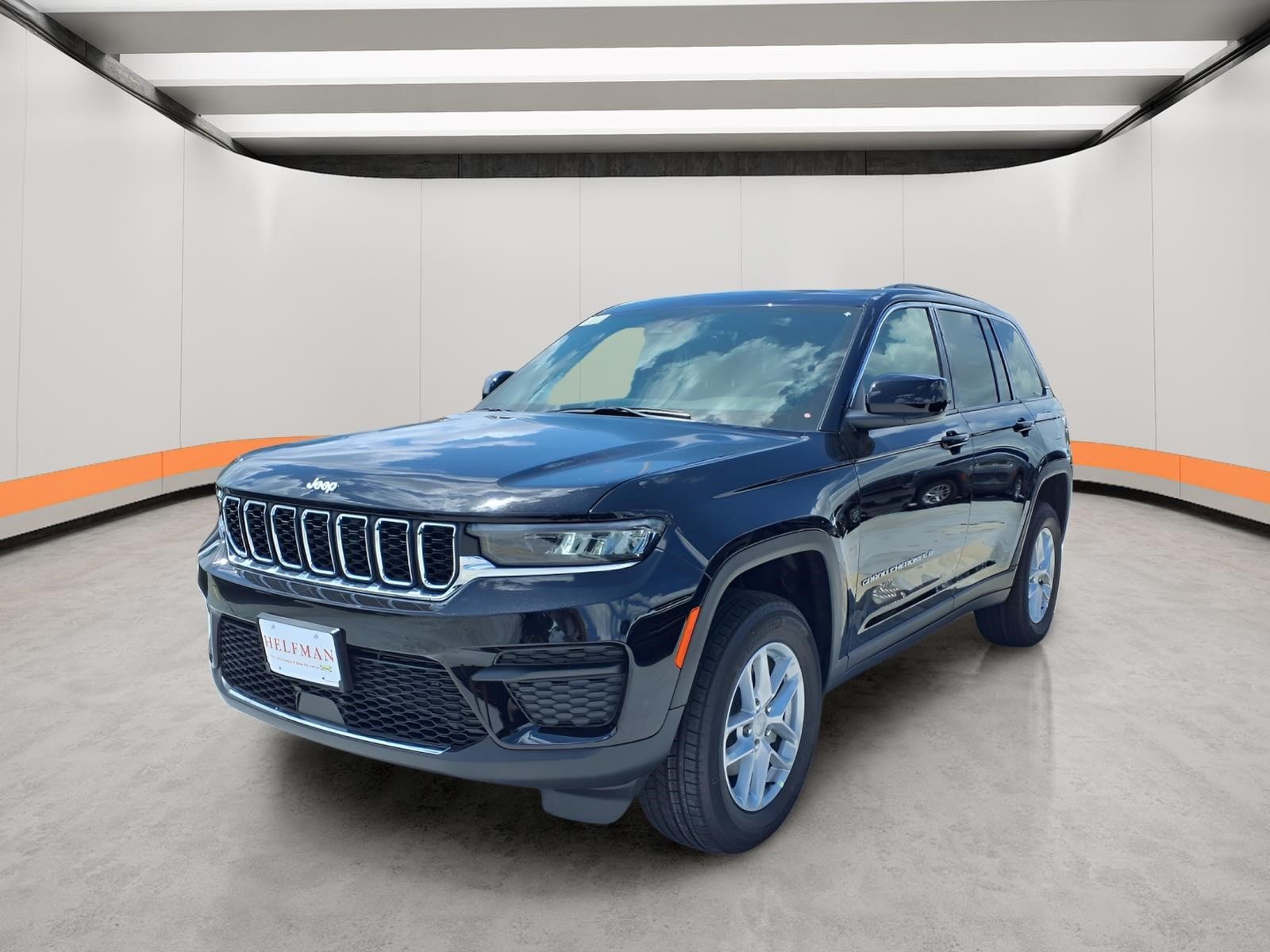 New 2026 Diamond Black Crystal Pearl-Coat Exterior Paint Jeep Laredo X image 3