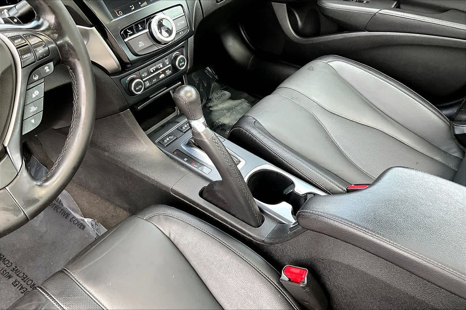 Used 2019 Platinum White Pearl Acura w/Premium Pkg image 17