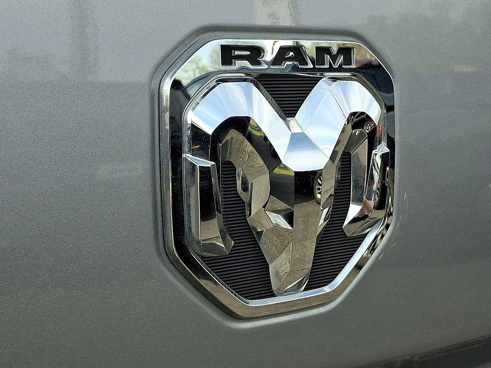 Used 2024 Billet Silver Metallic Clearcoat Ram Laramie image 31
