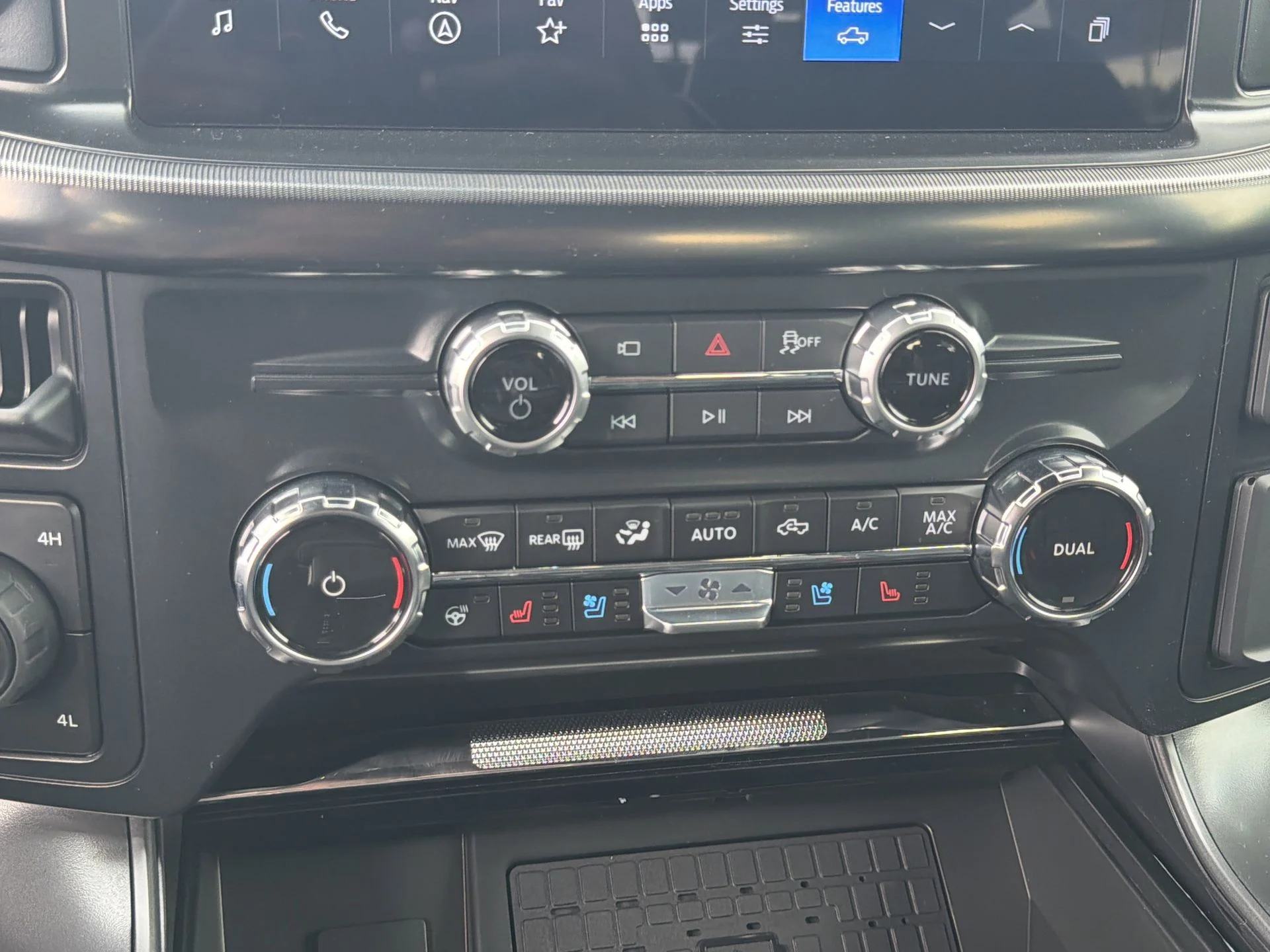 New 2026 Iconic Silver Metallic Ford Lariat® image 11
