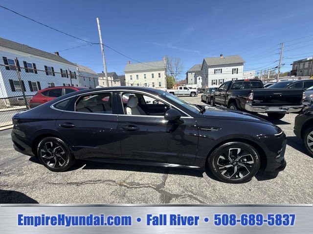 Certified Used 2024 Carbon Blue Hyundai SEL image 3