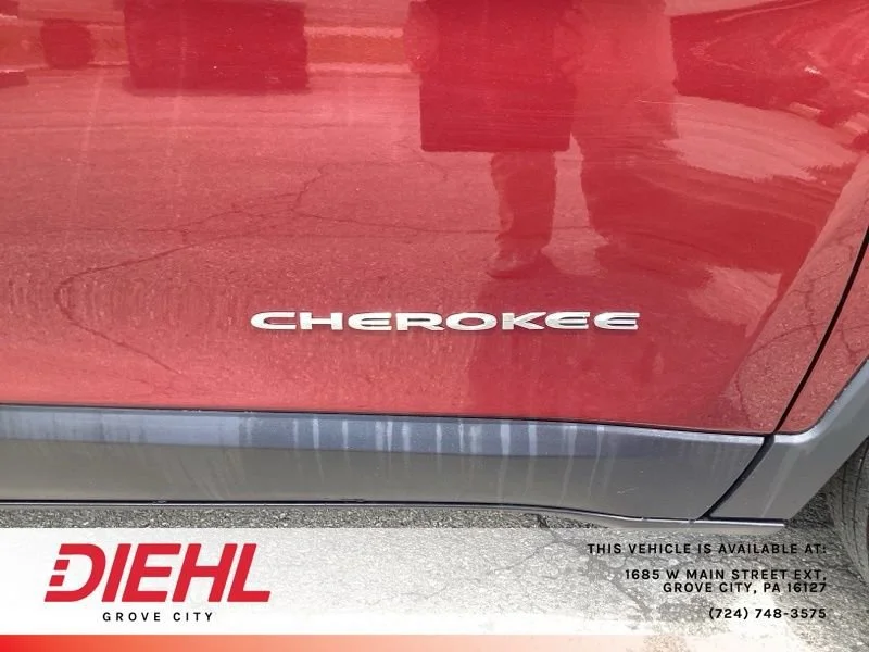 Used 2020 Red Jeep Latitude Plus 4x4 image 10