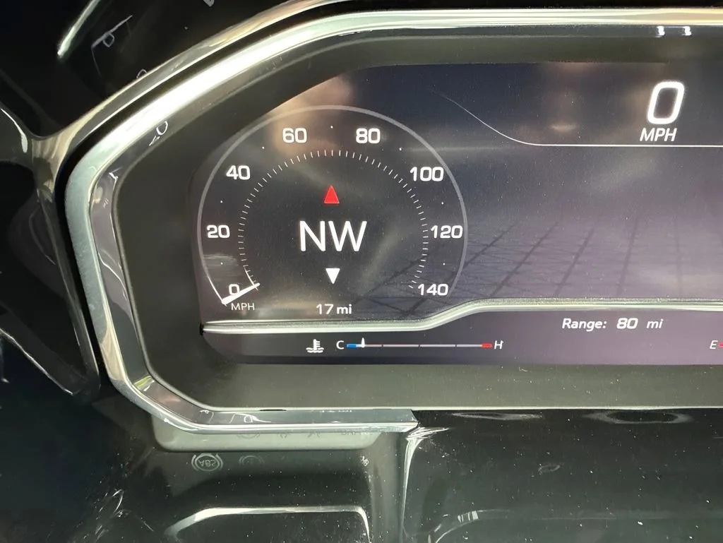 Used 2025 Summit White GMC Elevation image 27