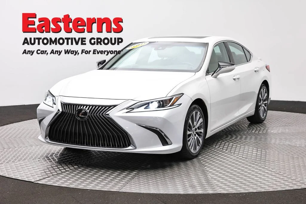 Used 2021 White Lexus 350 image 1