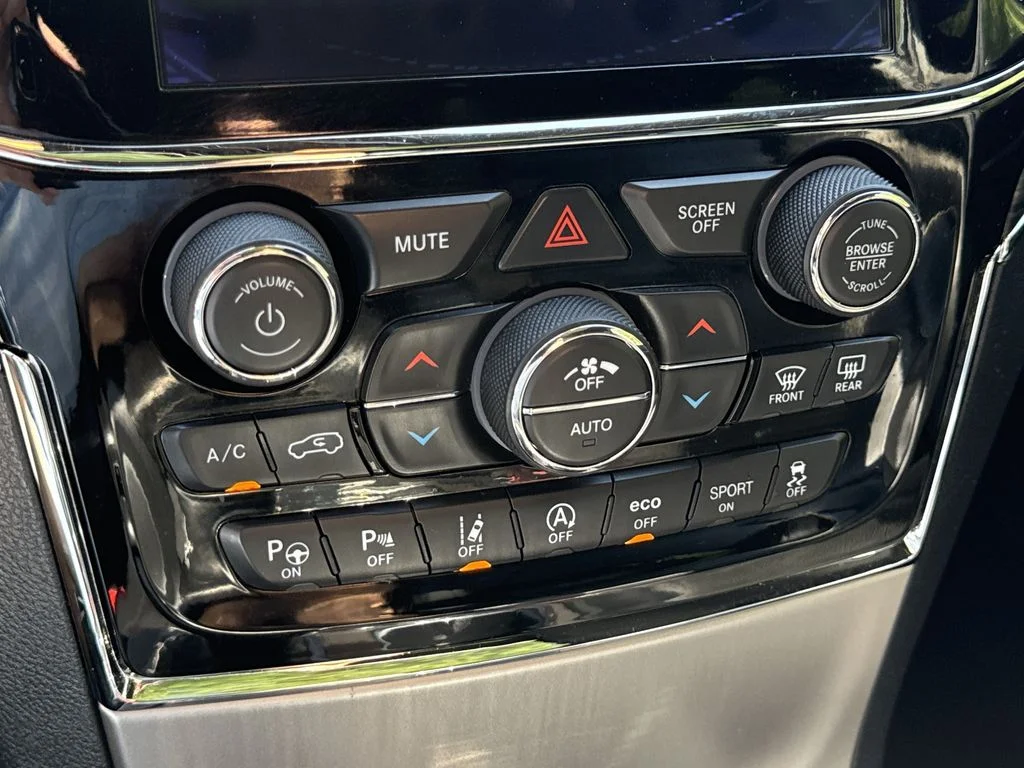 Used 2019 Blue Jeep Limited image 23