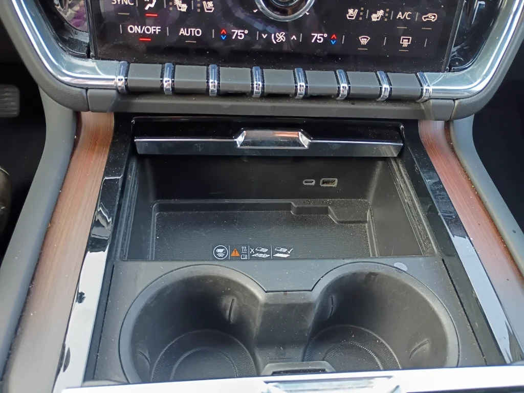 Used 2025 White GMC Denali image 30