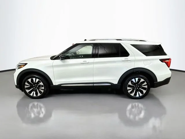 New 2027 Star White Metallic Tri-Coat Ford Platinum image 4