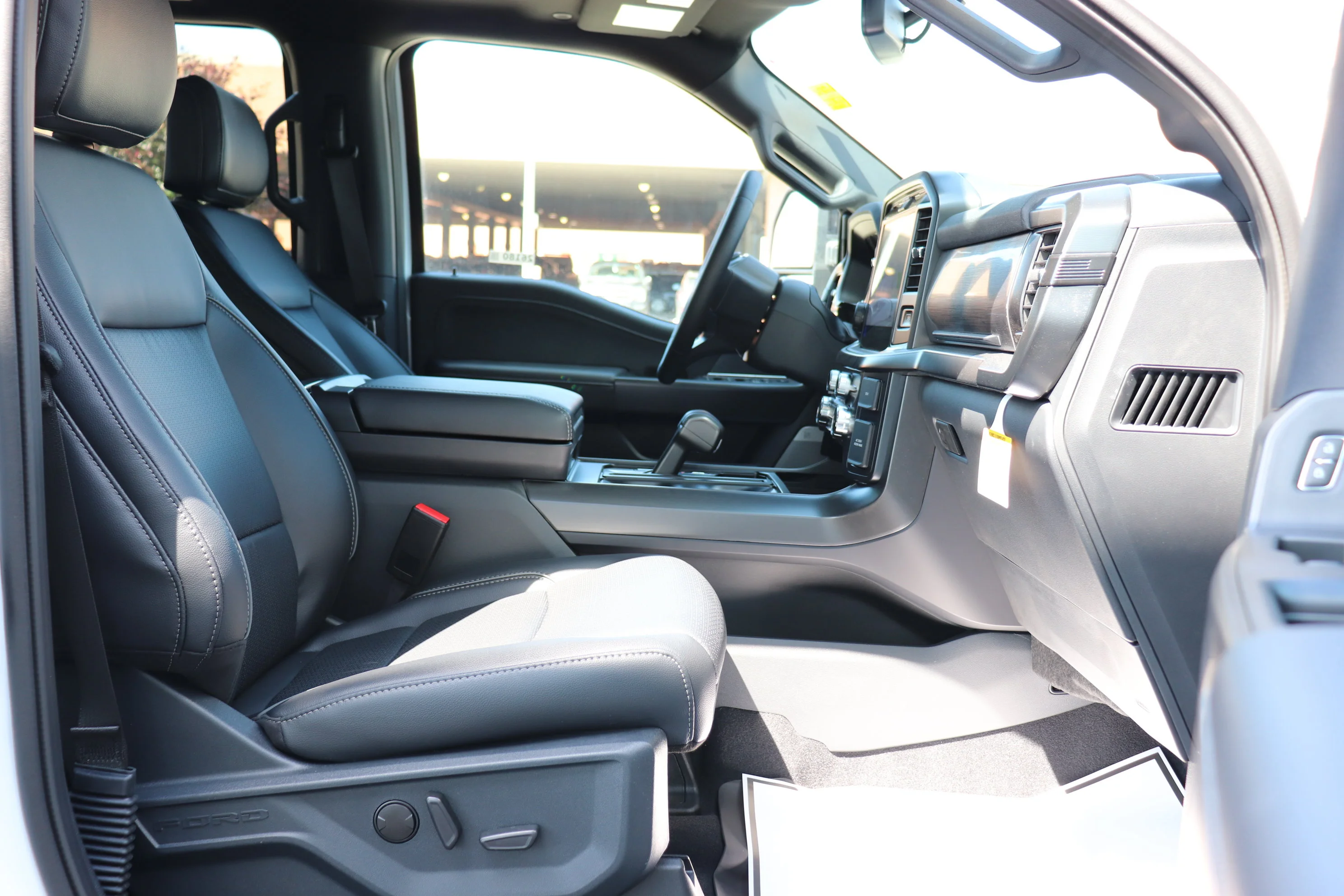 New 2026 OXFORD WHITE Ford LARIAT image 8