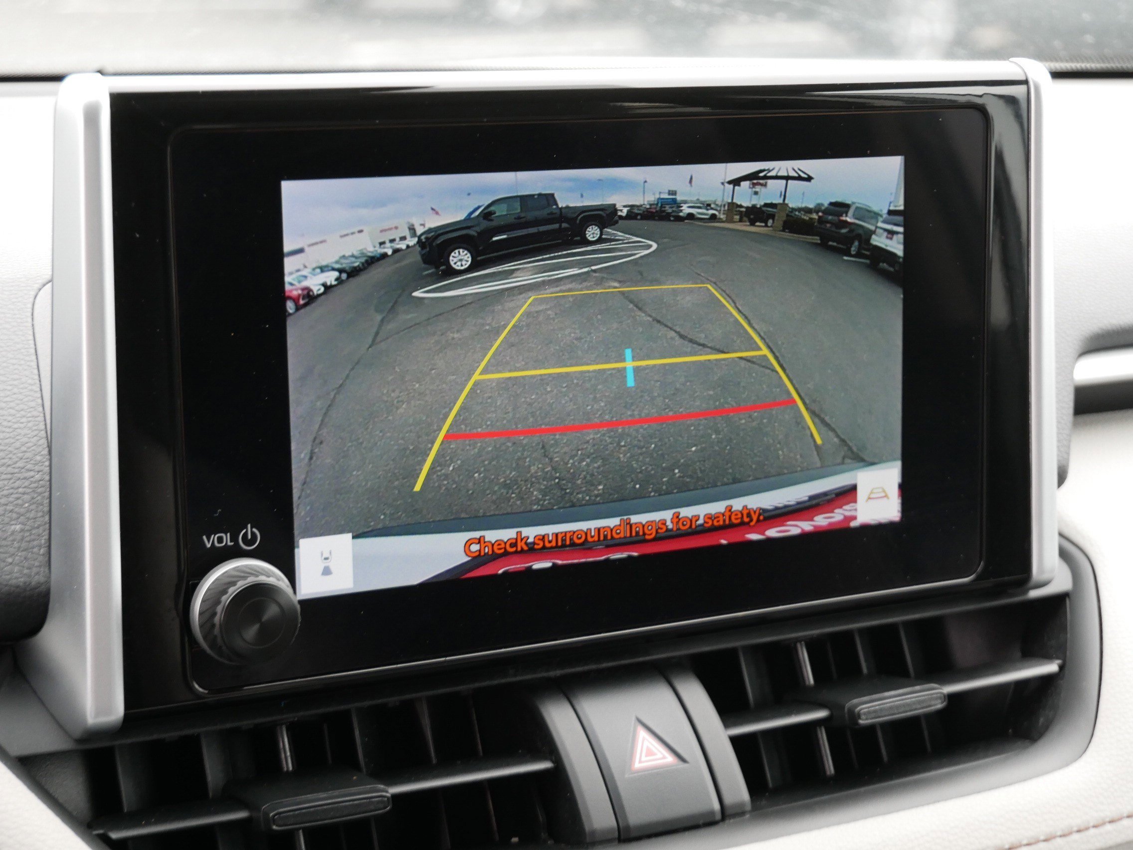 2024 Toyota RAV4 XLE - Photo 30