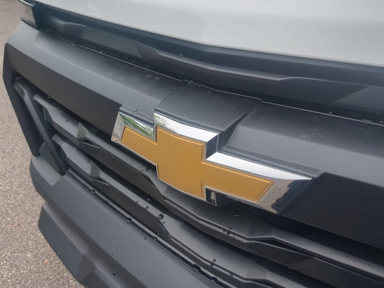 New 2026 Summit White Chevrolet Work Truck image 30