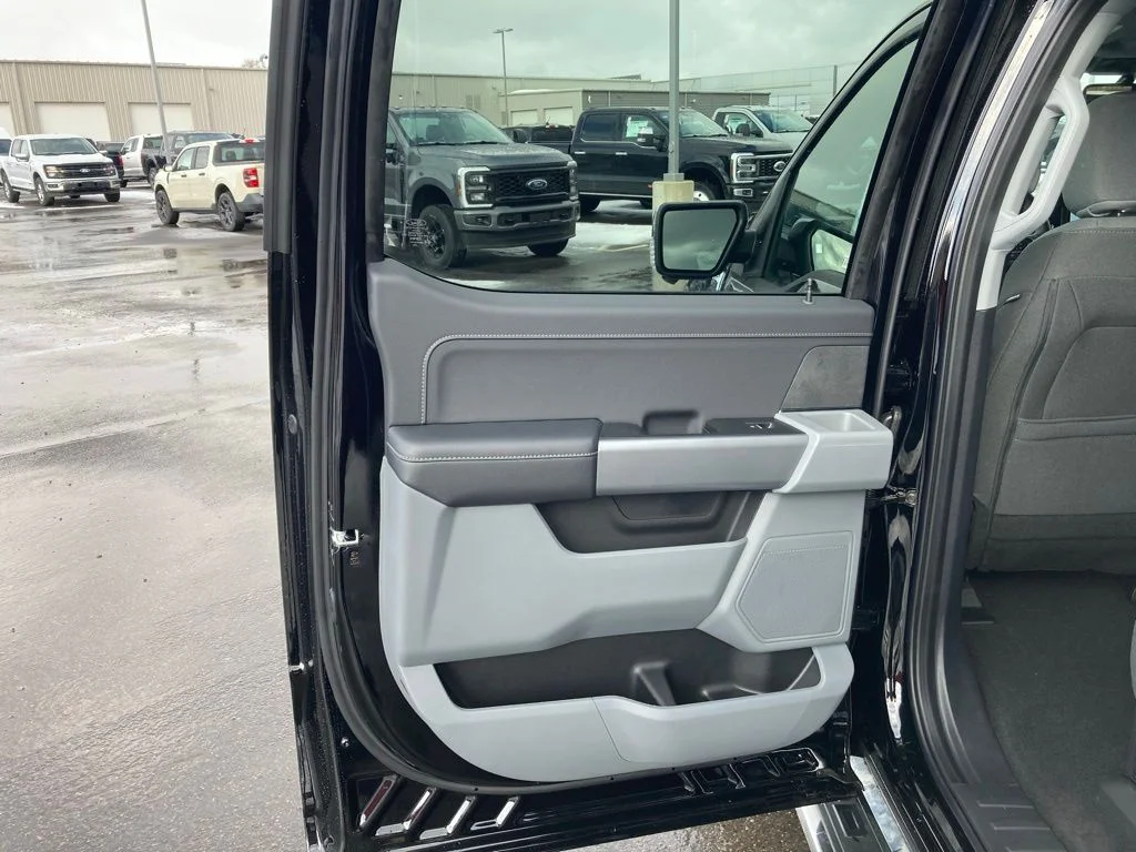 Used 2025 Black Ford XLT image 57